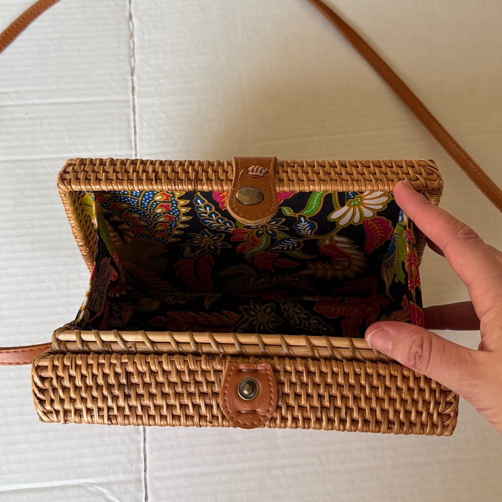 Ratan Whicker Floral Small Summer Purse - Picture 4 of 9